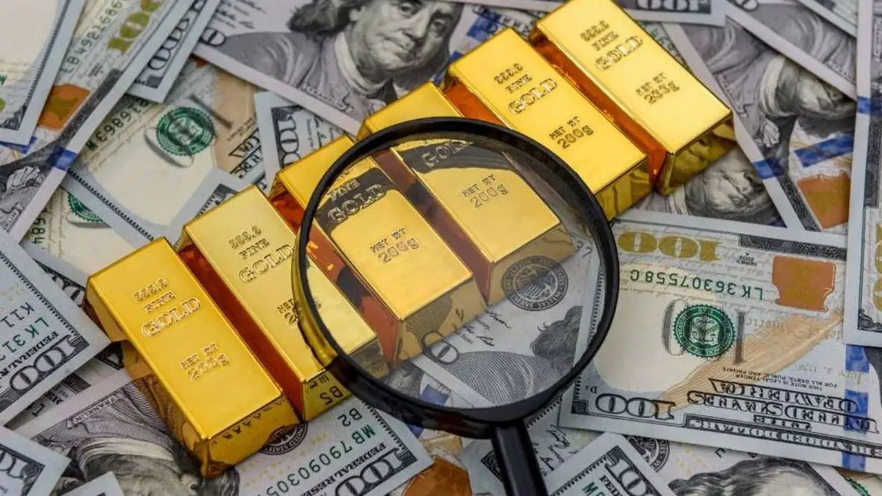 الدولار يتراجع 99% أمام الذهب في انهيار تاريخي للعملات الورقية